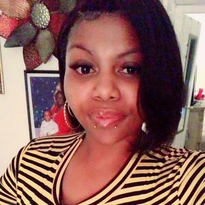 Meet your Posher, Monique